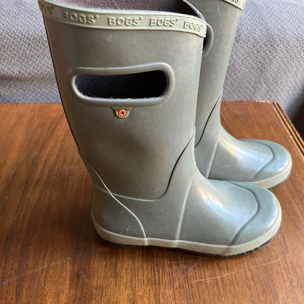 Youth Size 2 Bogs, Olive-Grey